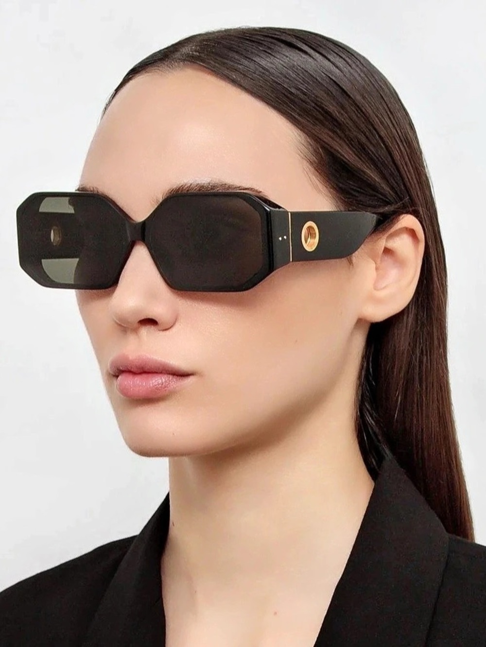 Linda Farrow Bailey Sunglasses in Black $560.00